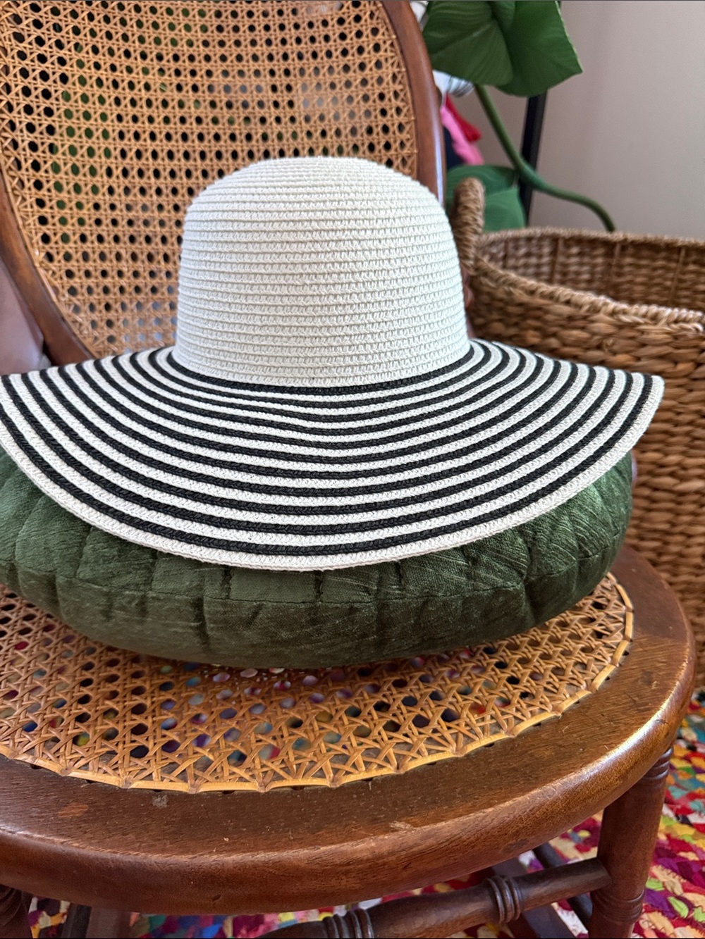 Vintage 90s/Y2K Cruise Club Black & White Striped Pretty Woman Resort Yacht Hat